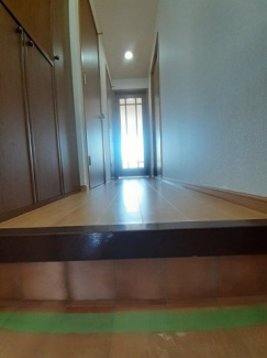 収納もある玄関です