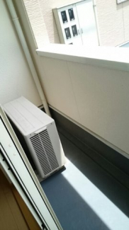 暖かな日差しのふりそそぐバルコニー