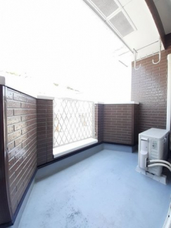 落ち着いた時間を過ごせるバルコニーです