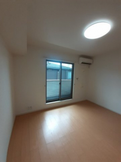 内装は落ち着いています