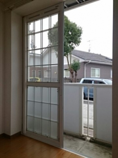 開放的で明るい空間を演出してくれるバルコニーです