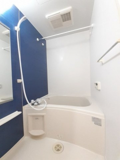 コンパクトで使いやすいお風呂です