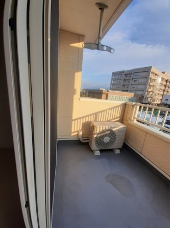 広々としたバルコニーです