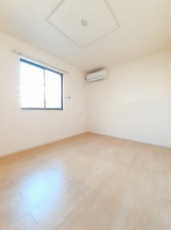 明るい色調の室内です