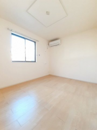 明るい色調の室内です