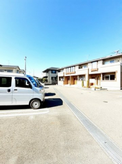 車をお持ちの方に嬉しい駐車場付きの物件です