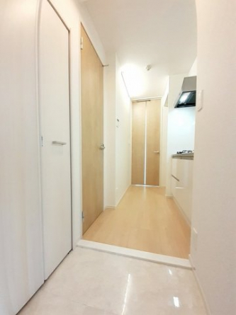 収納もある玄関です