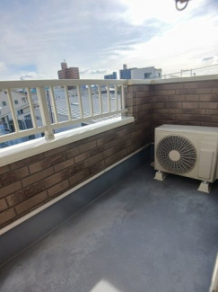 開放的で明るい空間を演出してくれるバルコニーです