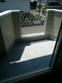 バルコニーからの眺めを楽しみながら食事をしませんか