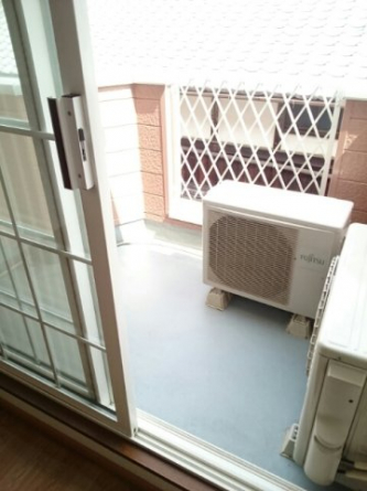 開放的で明るい空間を演出してくれるバルコニーです