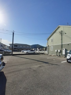 駐車場があるので、車を買う予定の方も安心です