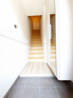 収納もある玄関です