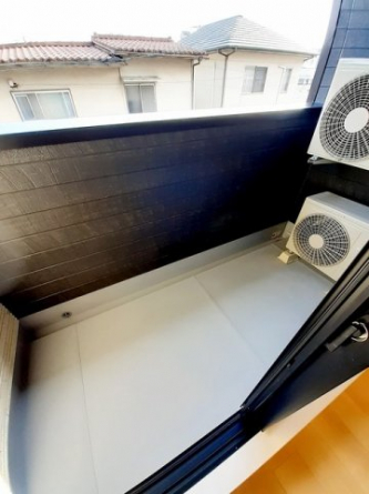 バルコニーからの眺めを楽しみながら食事をしませんか