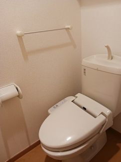 ゆったりとした空間のトイレです