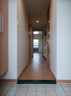 明るい玄関です