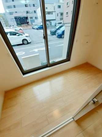 明るい色調の室内です