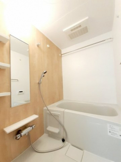 落ち着いた空間のお風呂です