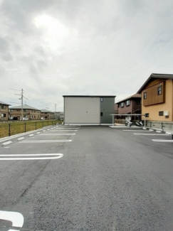 駐車場があるので、車を買う予定の方も安心です