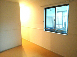 明るい色調の室内です