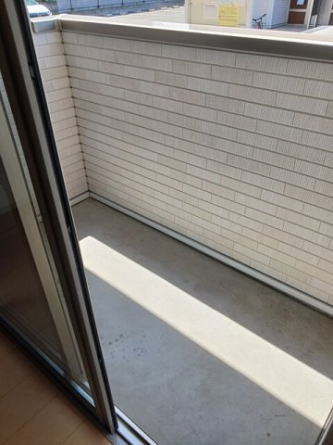 お洗濯にも便利なバルコニー付き