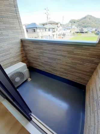 バルコニーからの眺めを楽しみながら食事をしませんか