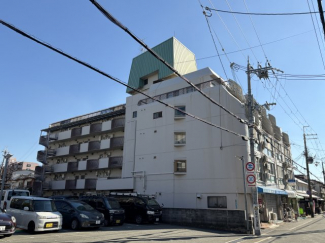 ビンテージマンションならではの佇まい。駅チカで安心便利な生活環境です。