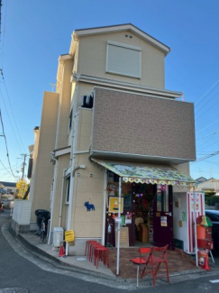 前面道路含む現地写真です