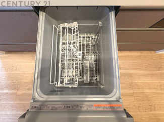 手洗いに比べて時間や労力を節約できることです。また、高温のお湯で洗浄されるため、雑菌や細菌を殺菌する効果もあります。さらに、乾燥機能があるため、手で拭く手間も省け衛生的に保管できます。