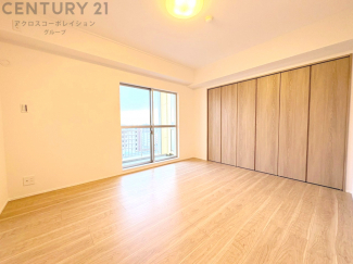 リラックスできるプライベート空間で、快適な睡眠をサポート。個人の好みに合わせたインテリアや寝具で心地良さを追求。プライベートな時間を過ごし、リフレッシュする場所におすすめです。