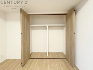 衣類やアクセサリー、小物類の収納が便利で整理整頓がしやすく、部屋の美観を保ちつつ、スペースを最大限に活用できます。衣服のしわやダメージを防ぎ、長持ちさせることができます。