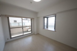 こちらの居間で趣味の時間をお楽しみください