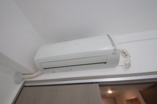 明るい色調の室内です