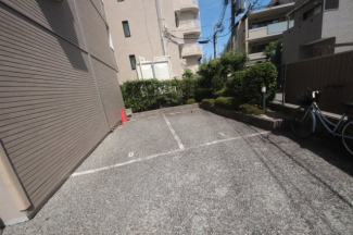 駐車場があるので、車を買う予定の方も安心です