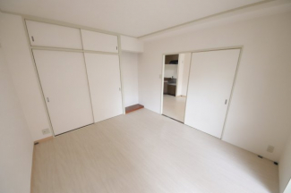 使い勝手のいい洋室です