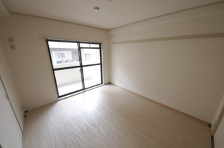 ゆったりした洋室です