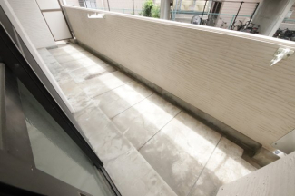 落ち着いた時間を過ごせるバルコニーです