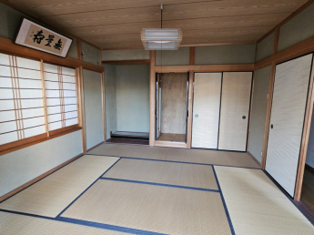 8帖の和室。床の間もあります