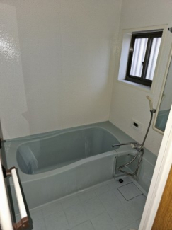 窓のあるお風呂です