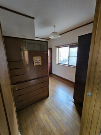 2階にある５帖の納戸。