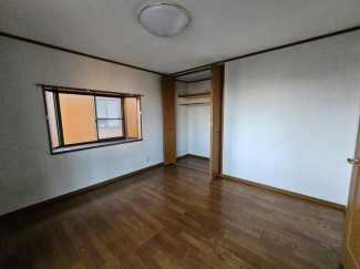 ２階には８帖の洋室が２室あります