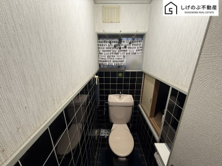 換気にも配慮した窓付きのトイレスペースとなっています。