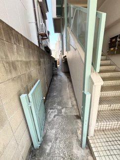 駐輪場への通路