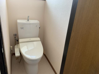 お気に入りのカバーやマット、スリッパを置いて快適空間に