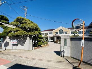 郡中小学校まで1800m