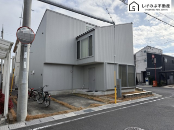 太陽光発電　5.1ｋW搭載！
ダイニングには床暖房あり♪
LDKは大きな吹抜けで開放的な空間！