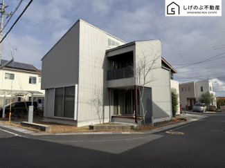 太陽光発電　5.1ｋW搭載！
ダイニングには床暖房あり♪
LDKは大きな吹抜けで開放的な空間！