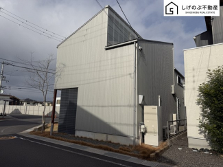 太陽光発電　5.1ｋW搭載！
ダイニングには床暖房あり♪
LDKは大きな吹抜けで開放的な空間！