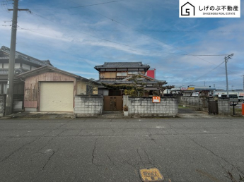 約92坪
平坦
解体更地渡し
徒歩圏内にスーパーやコンビニエンスストアが充実しているので買い物にとても便利です♪
自分らしいスタイルの暮らしを自由設計で一緒に作りませんか？