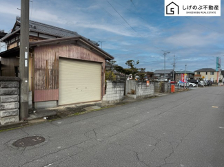 約92坪
平坦
解体更地渡し
徒歩圏内にスーパーやコンビニエンスストアが充実しているので買い物にとても便利です♪
自分らしいスタイルの暮らしを自由設計で一緒に作りませんか？