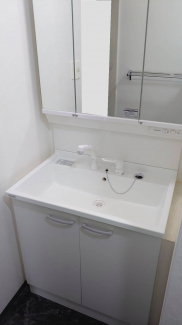 三面鏡のシャンプードレッサー　◎鍵は当社にあるのでスムーズに内覧出来ます